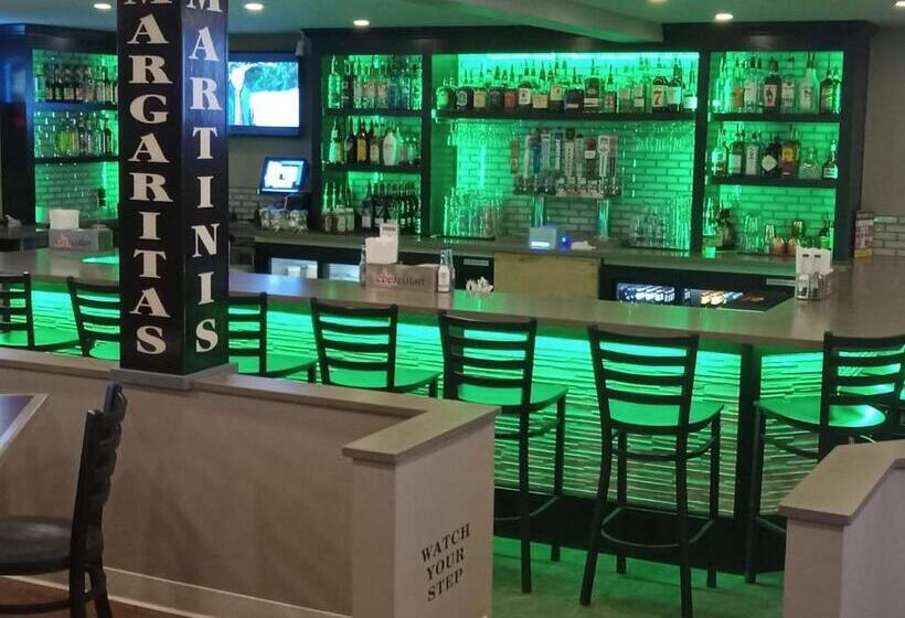 فندق Top Notch Inn