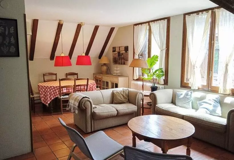 Apartamentos Escarrilla 3000