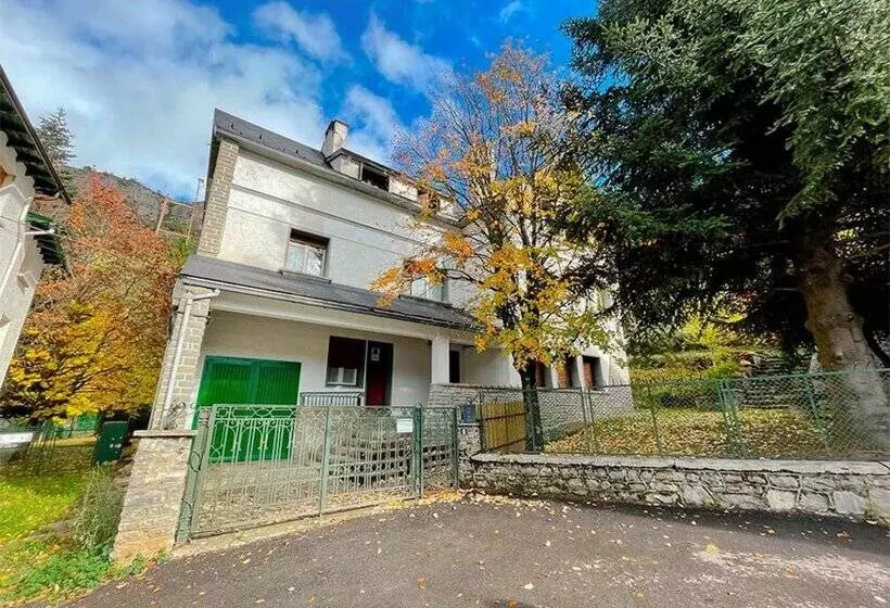 Apartamentos Escarrilla 3000