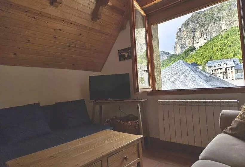 Apartamentos Escarrilla 3000