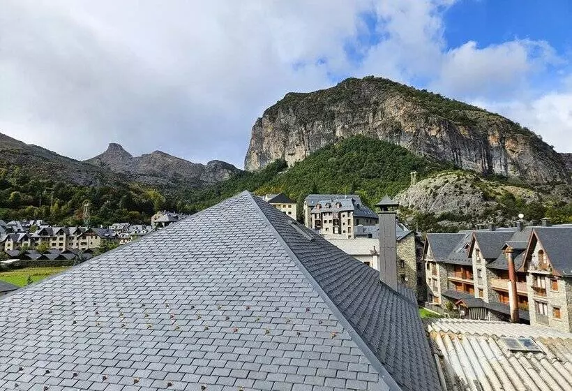 Apartamentos Escarrilla 3000