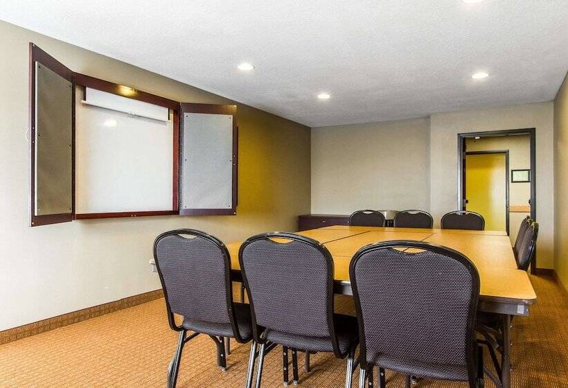 בית מלון כפרי Sleep Inn & Suites Pleasant Hill  Des Moines