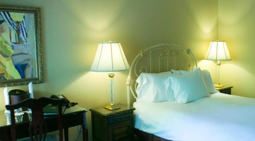 هتل The Sanford House Inn & Spa