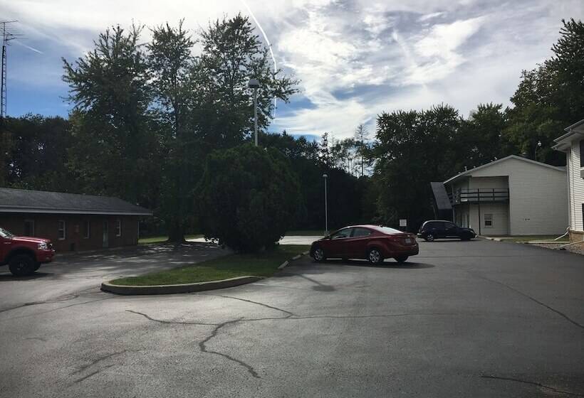 Мотель Budget Host Inn