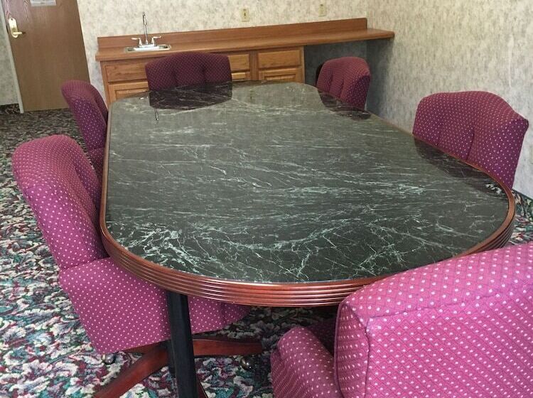 Мотель Budget Host Inn