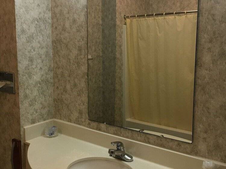 Мотель Budget Host Inn