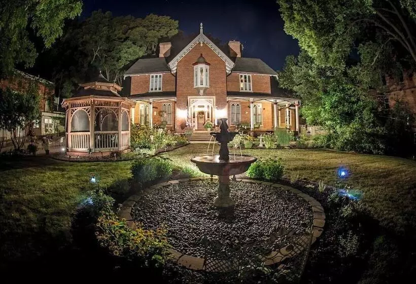 The Steamboat House Bed & Breakfast