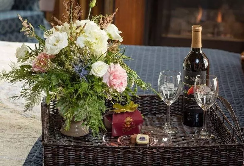 The Steamboat House Bed & Breakfast