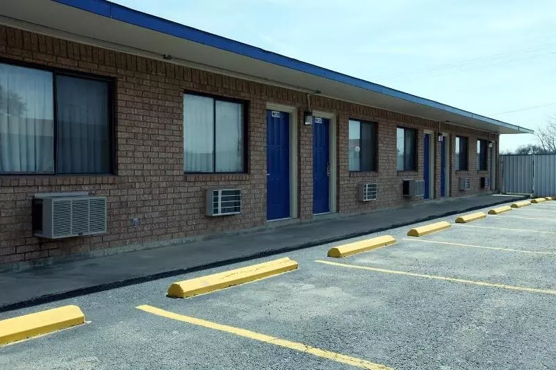 호텔 Americas Best Value Inn Comanche