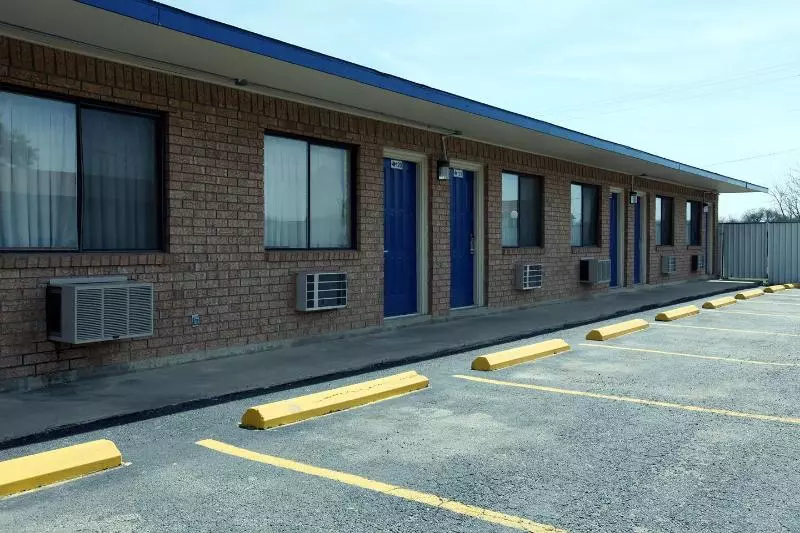 호텔 Americas Best Value Inn Comanche