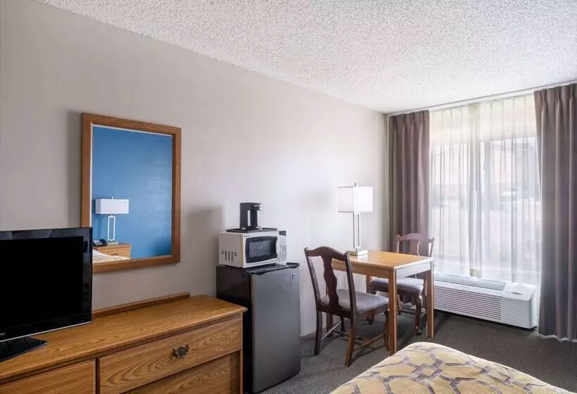 Отель Baymont By Wyndham Limon