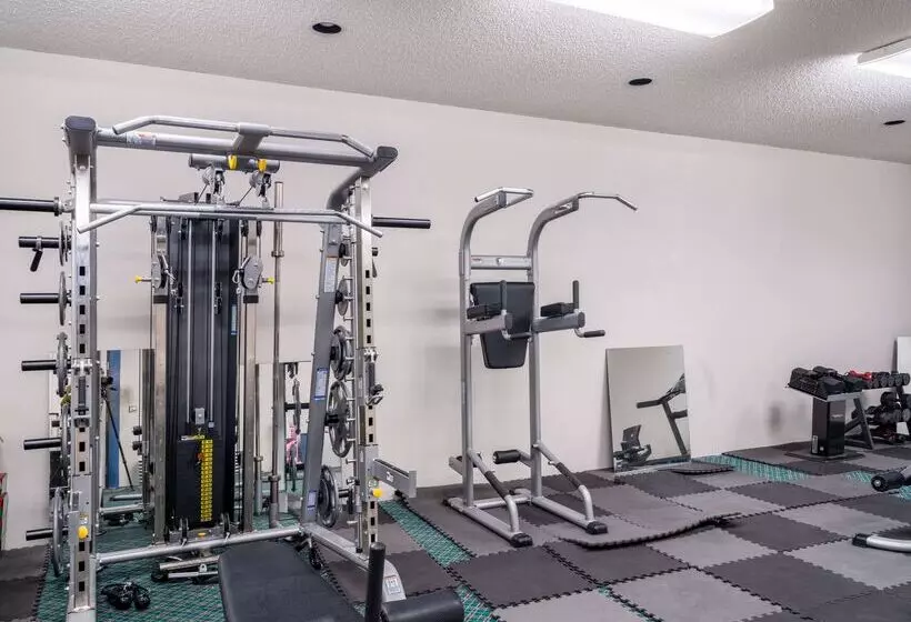 Отель Baymont By Wyndham Limon