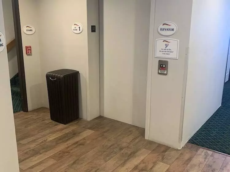 Отель Baymont By Wyndham Limon