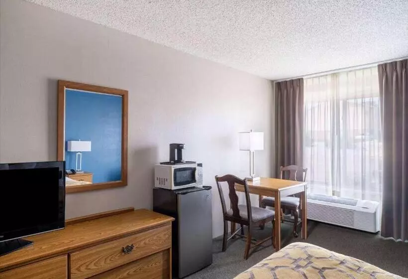 Отель Baymont By Wyndham Limon