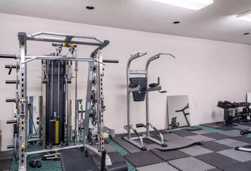 Отель Baymont By Wyndham Limon