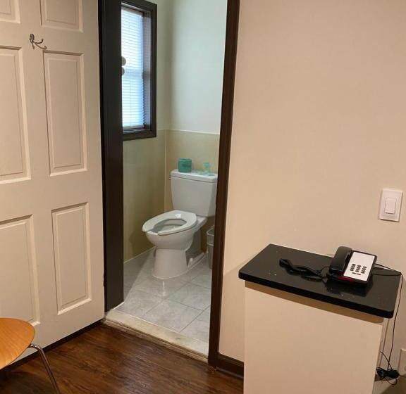 Отель Budget Inn