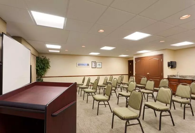 Отель Country Inn & Suites By Radisson, Norman Near University