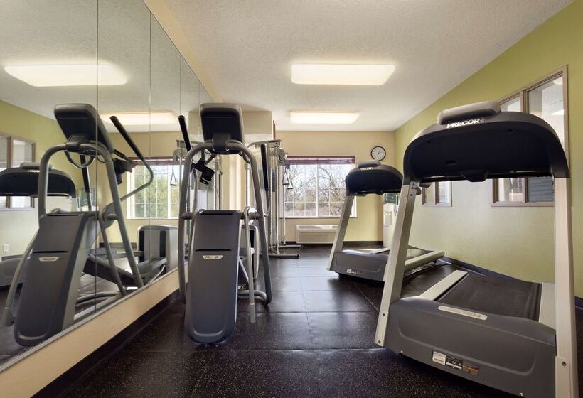 Otel Country Inn & Suites By Radisson, Norman Near University