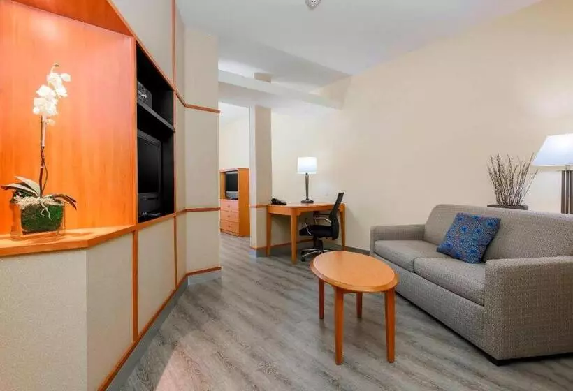 Отель Fairfield Inn & Suites Temecula