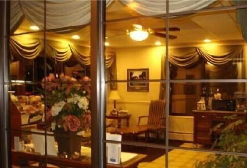 فندق Colonie Inn And Suites