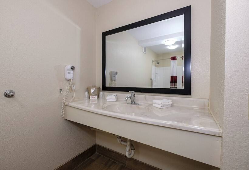 Отель Red Roof Inn Columbus, Ms