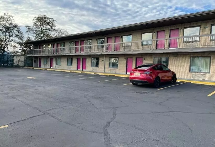 Отель Express Inn Rahway