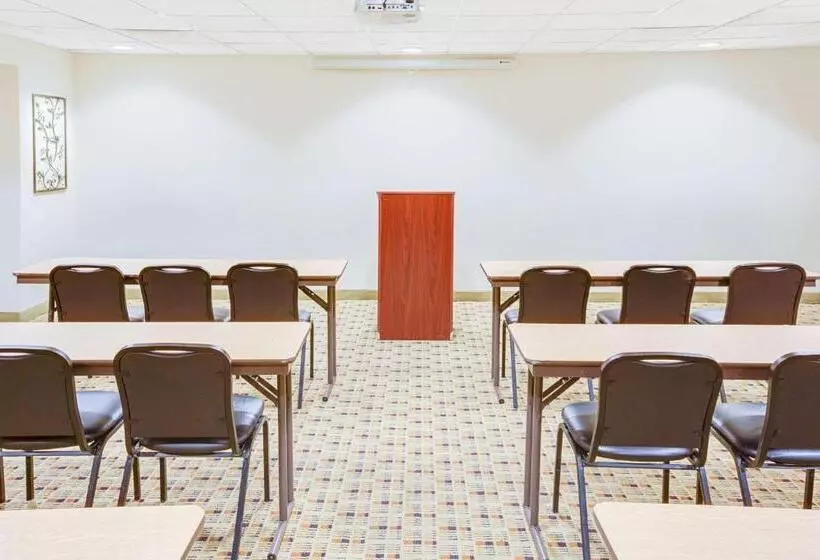 Microtel Inn & Suites By Wyndham Saraland