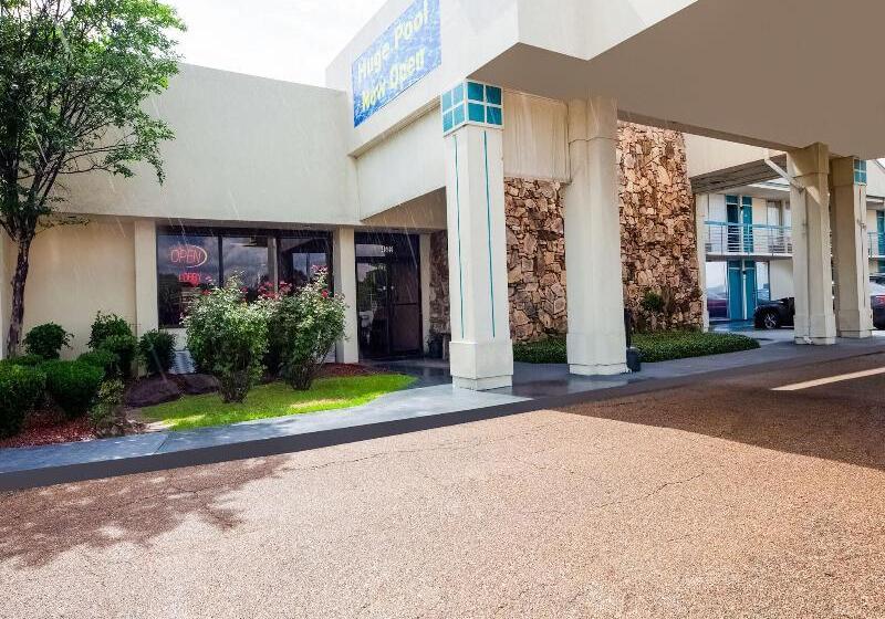 OYO Hotel Jackson North I-55