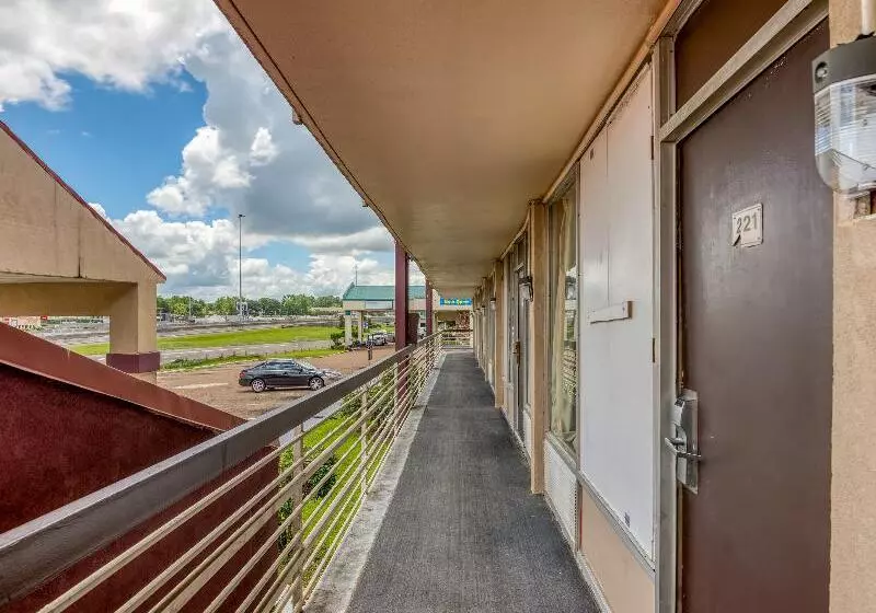 OYO Hotel Jackson North I-55