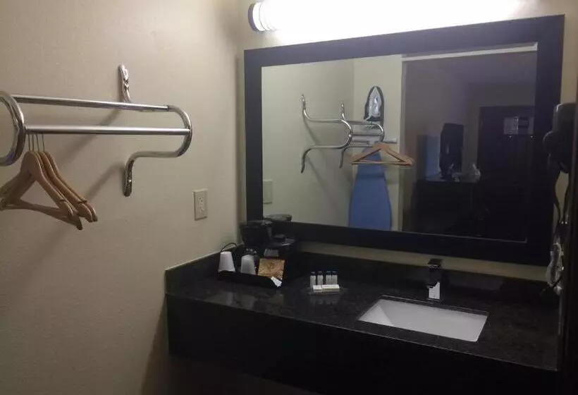 Boarders Inn & Suites By Cobblestone Hotels Ashland City