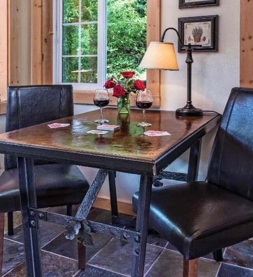 فندق Carson Ridge Luxury Cabins