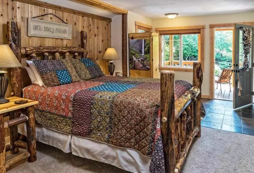 ホテル Carson Ridge Luxury Cabins