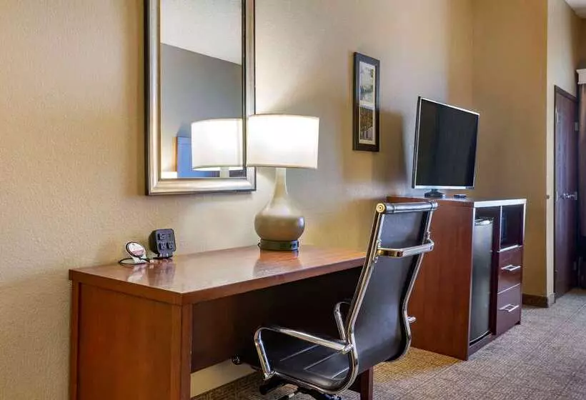 ホテル Comfort Suites Jonesboro University Area