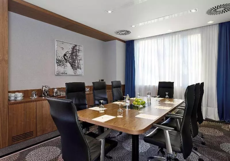 בית מלון כפרי Doubletree By Hilton Zagreb