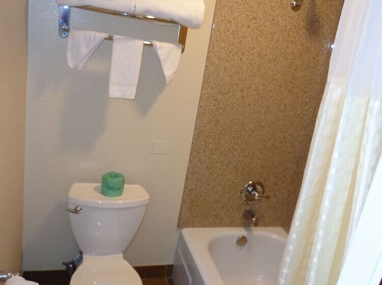 호텔 Economy Inn Express Warren