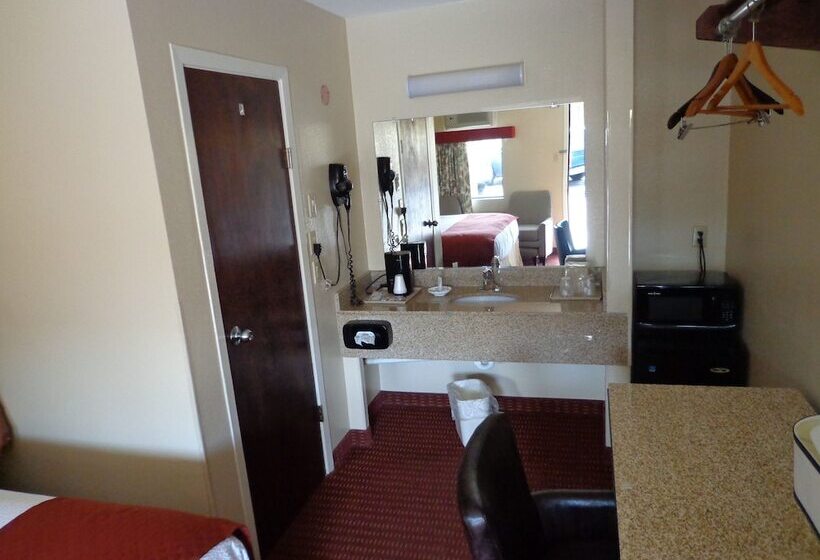 호텔 Economy Inn Express Warren