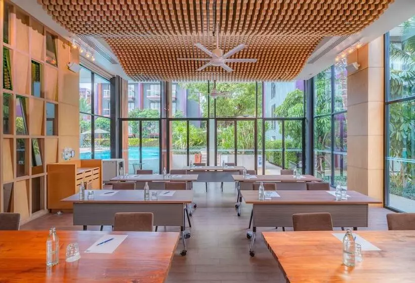 ホテル Holiday Inn Express Phuket Patong Beach Central, An Ihg