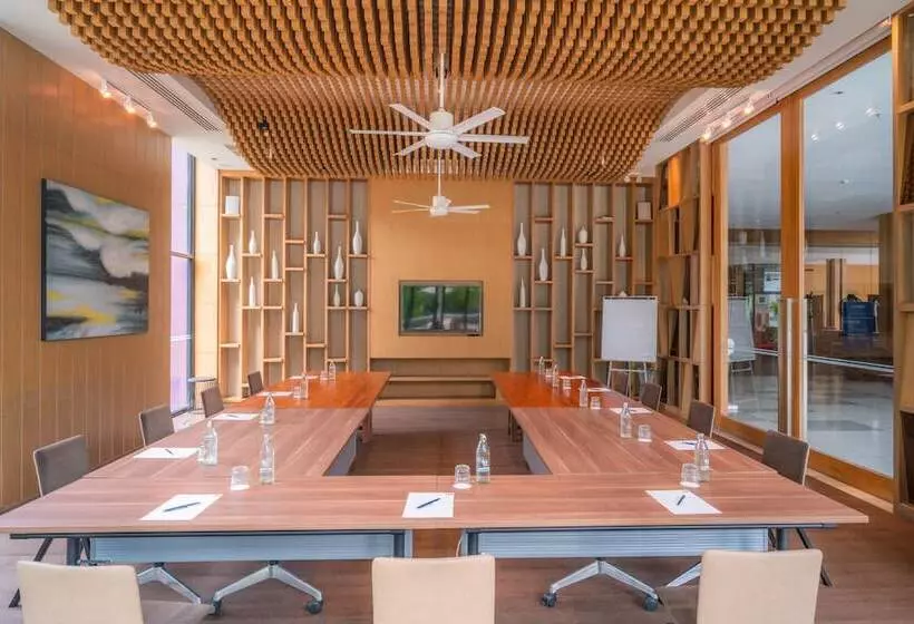 ホテル Holiday Inn Express Phuket Patong Beach Central, An Ihg