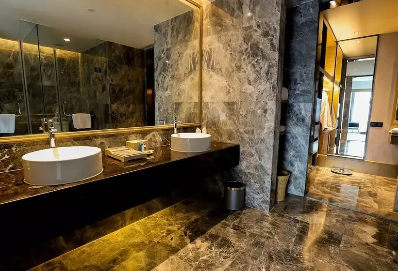 Отель Rhombus Park Aura Chengdu