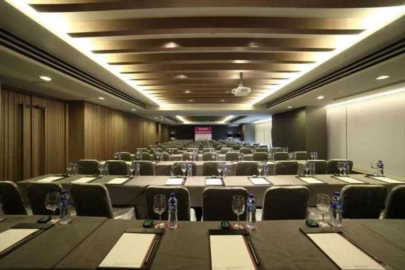 Отель Rhombus Park Aura Chengdu