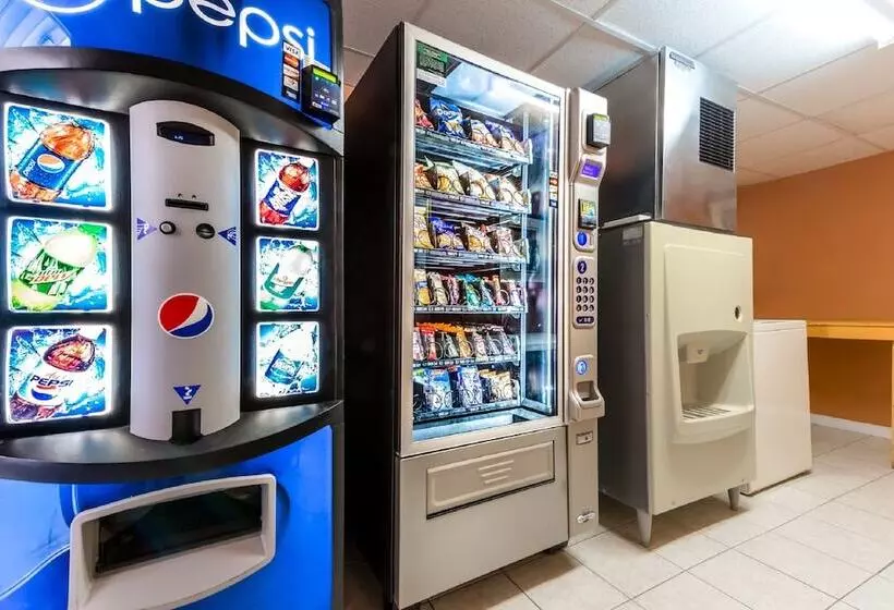 Отель Super 8 By Wyndham Greensburg