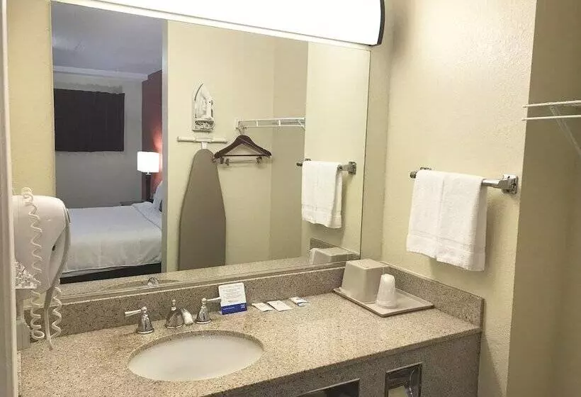 Отель Super 8 By Wyndham Greensburg