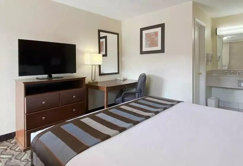 Отель Super 8 By Wyndham Greensburg