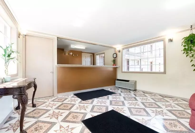 Отель Super 8 By Wyndham Greensburg