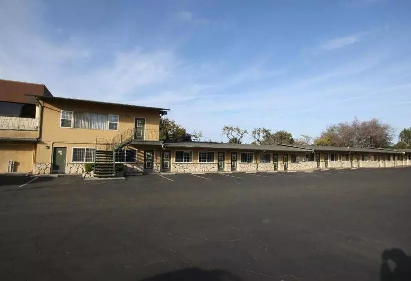 Motelli Town And Country Inn