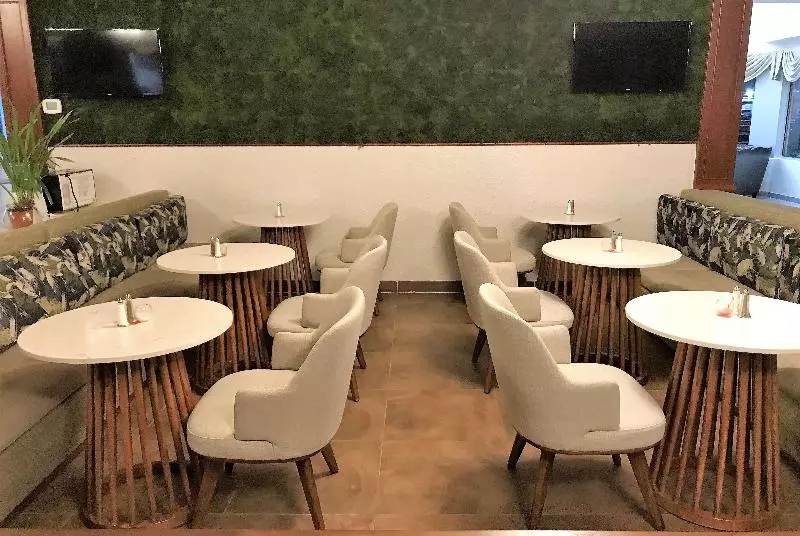 Отель Medallion Inn And Suites