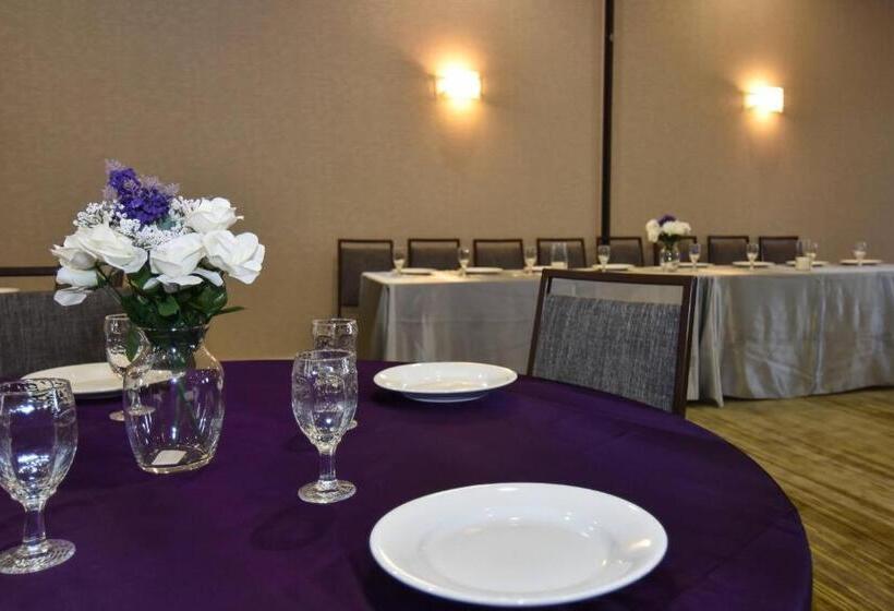 Отель Courtyard Charlotte Concord