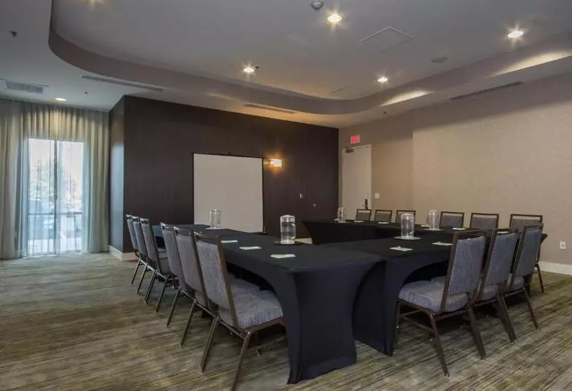 ホテル Courtyard Charlotte Concord