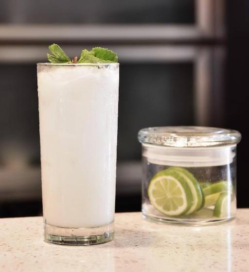 Отель Courtyard Charlotte Concord