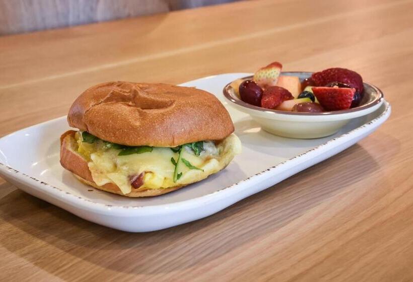 Отель Courtyard Charlotte Concord